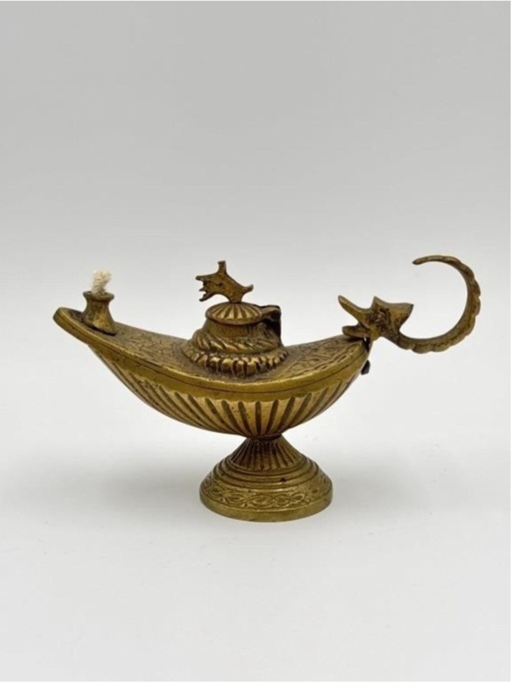 Aladdin Genie Vintage Oil Lamp, Brass Vintage - Picture 4 of 4